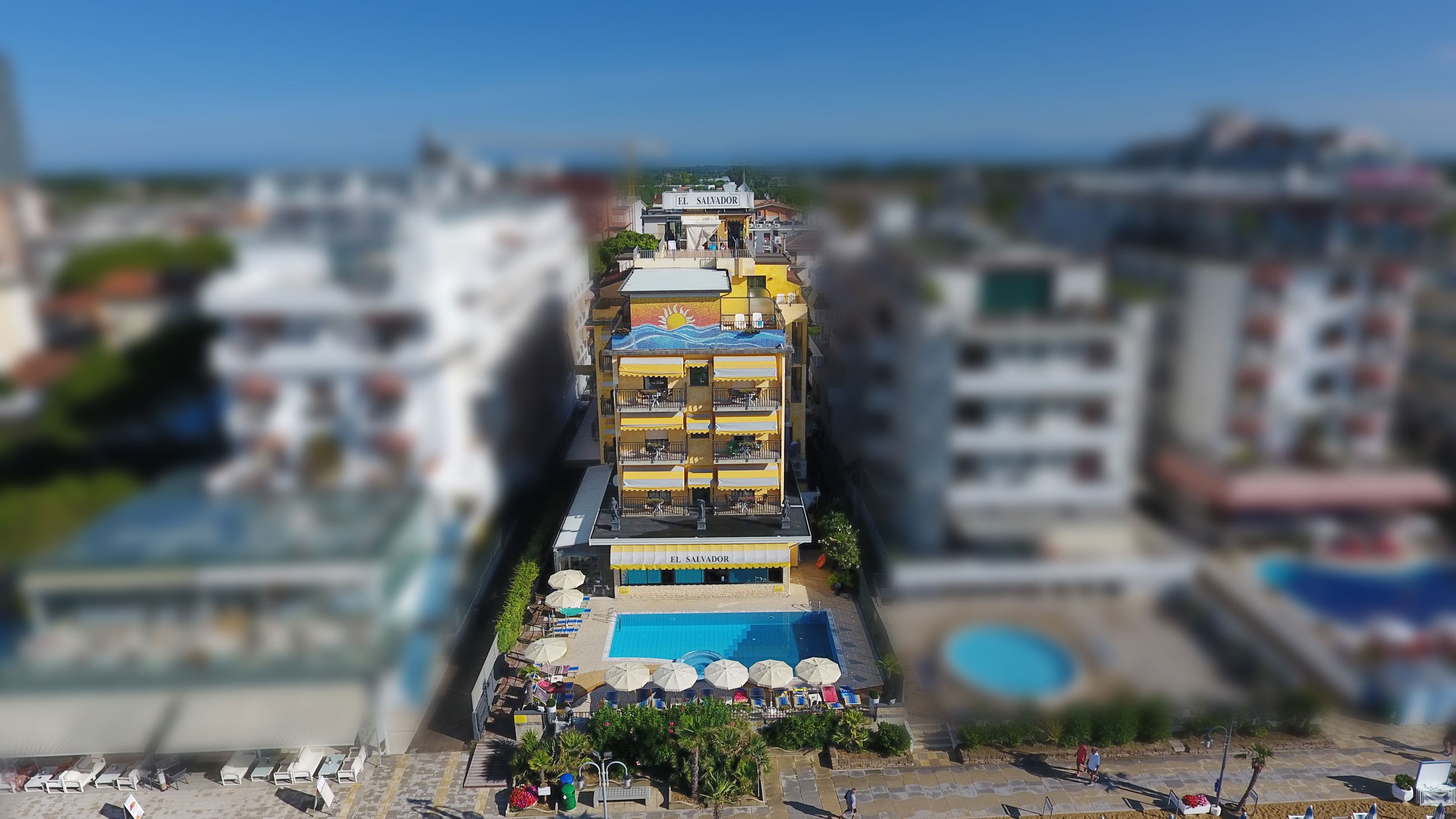 Seafront hotel with swimming pool 